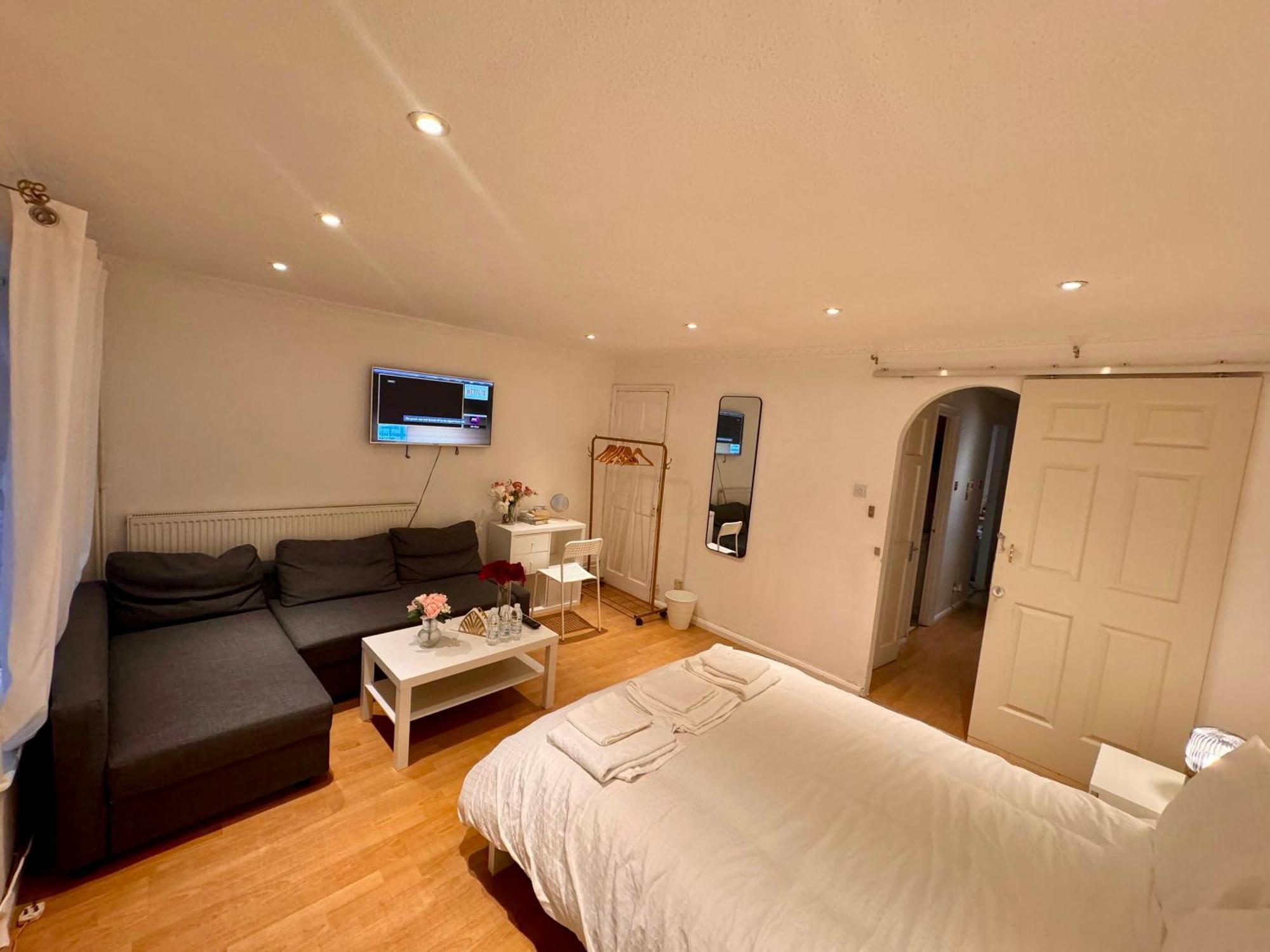 A Calm Stay Near Battersea Reach London Kültér fotó